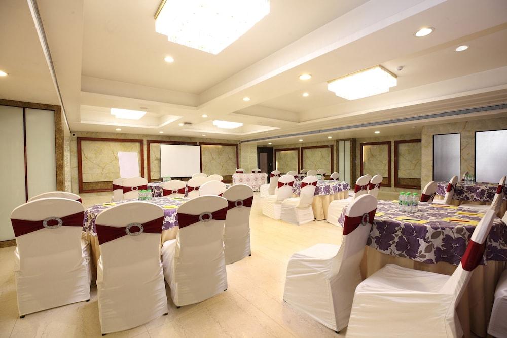 Pinnacle By Click Hotels, Lucknow Eksteriør bilde