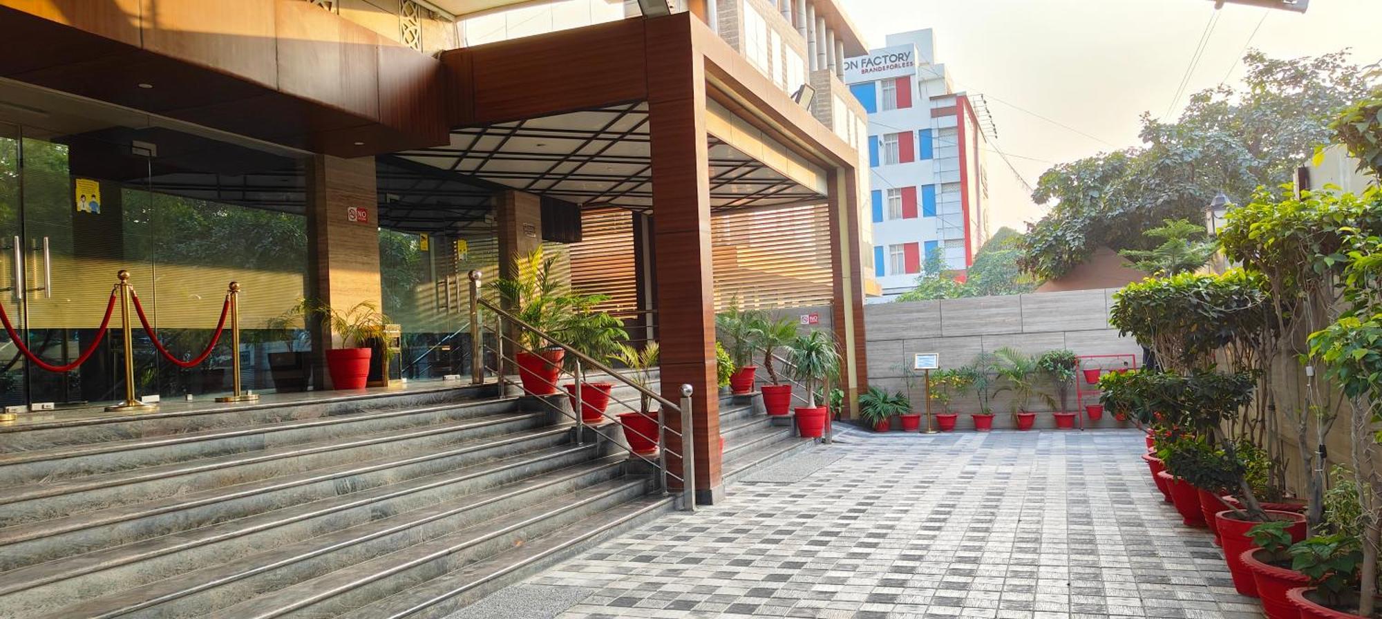 Pinnacle By Click Hotels, Lucknow Eksteriør bilde