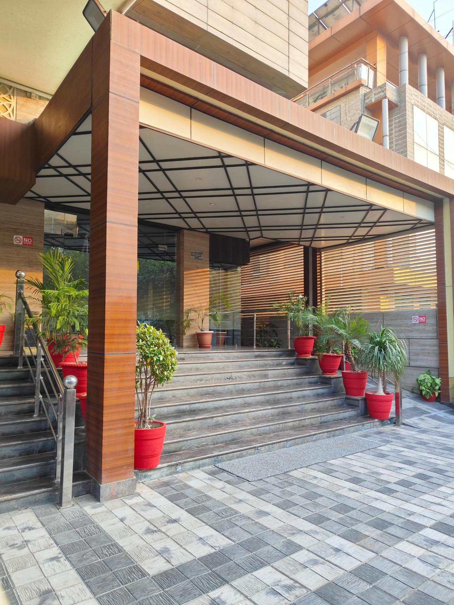 Pinnacle By Click Hotels, Lucknow Eksteriør bilde