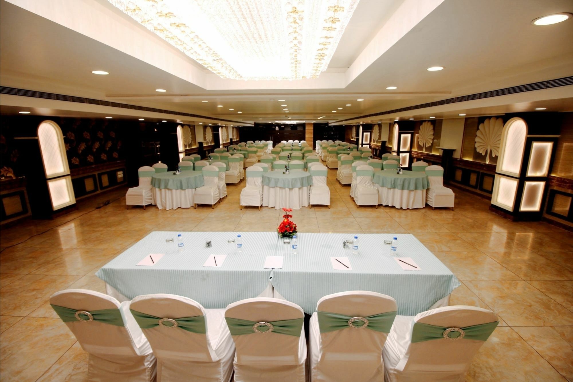 Pinnacle By Click Hotels, Lucknow Eksteriør bilde