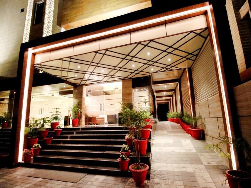 Pinnacle By Click Hotels, Lucknow Eksteriør bilde