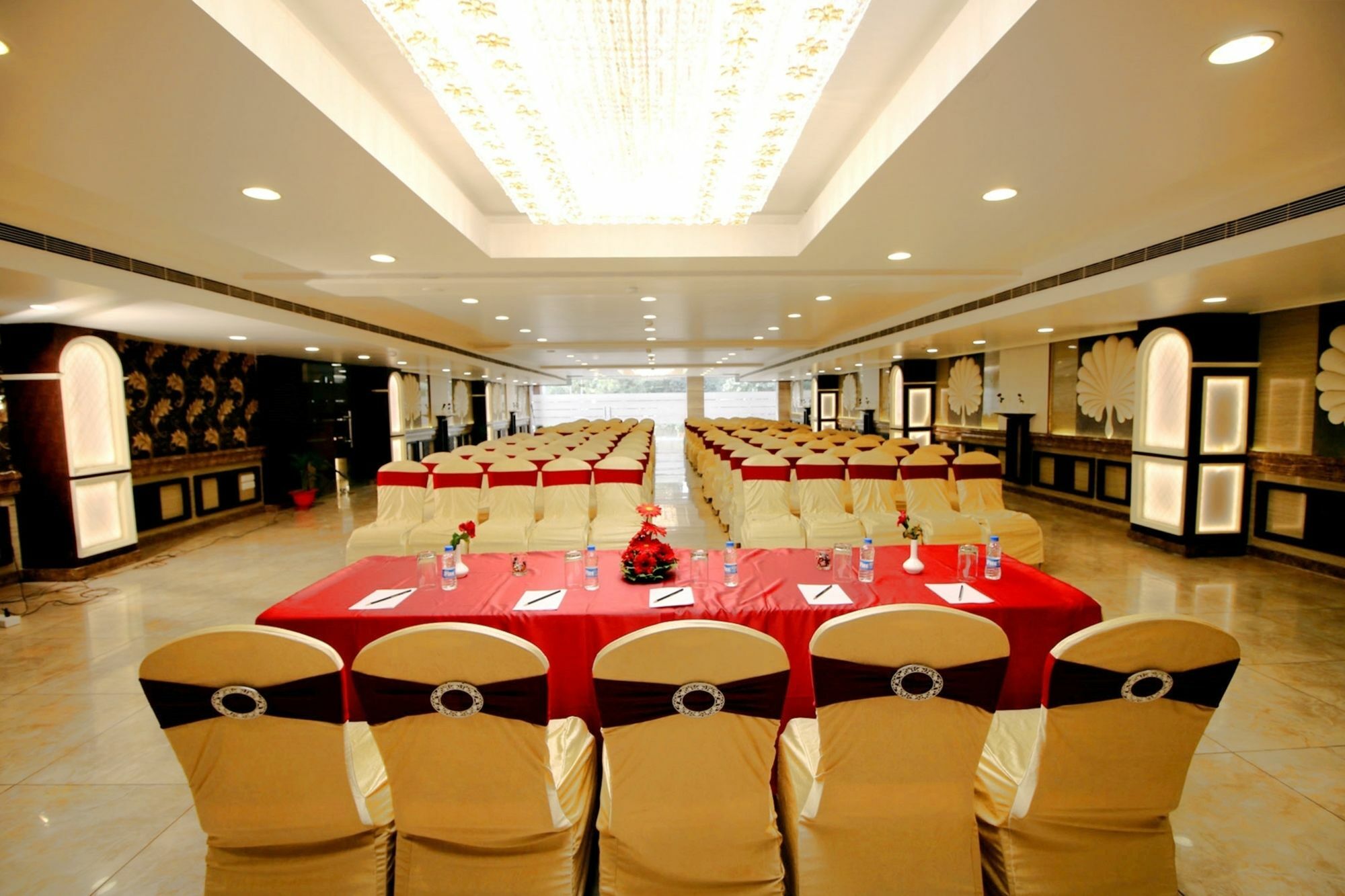 Pinnacle By Click Hotels, Lucknow Eksteriør bilde