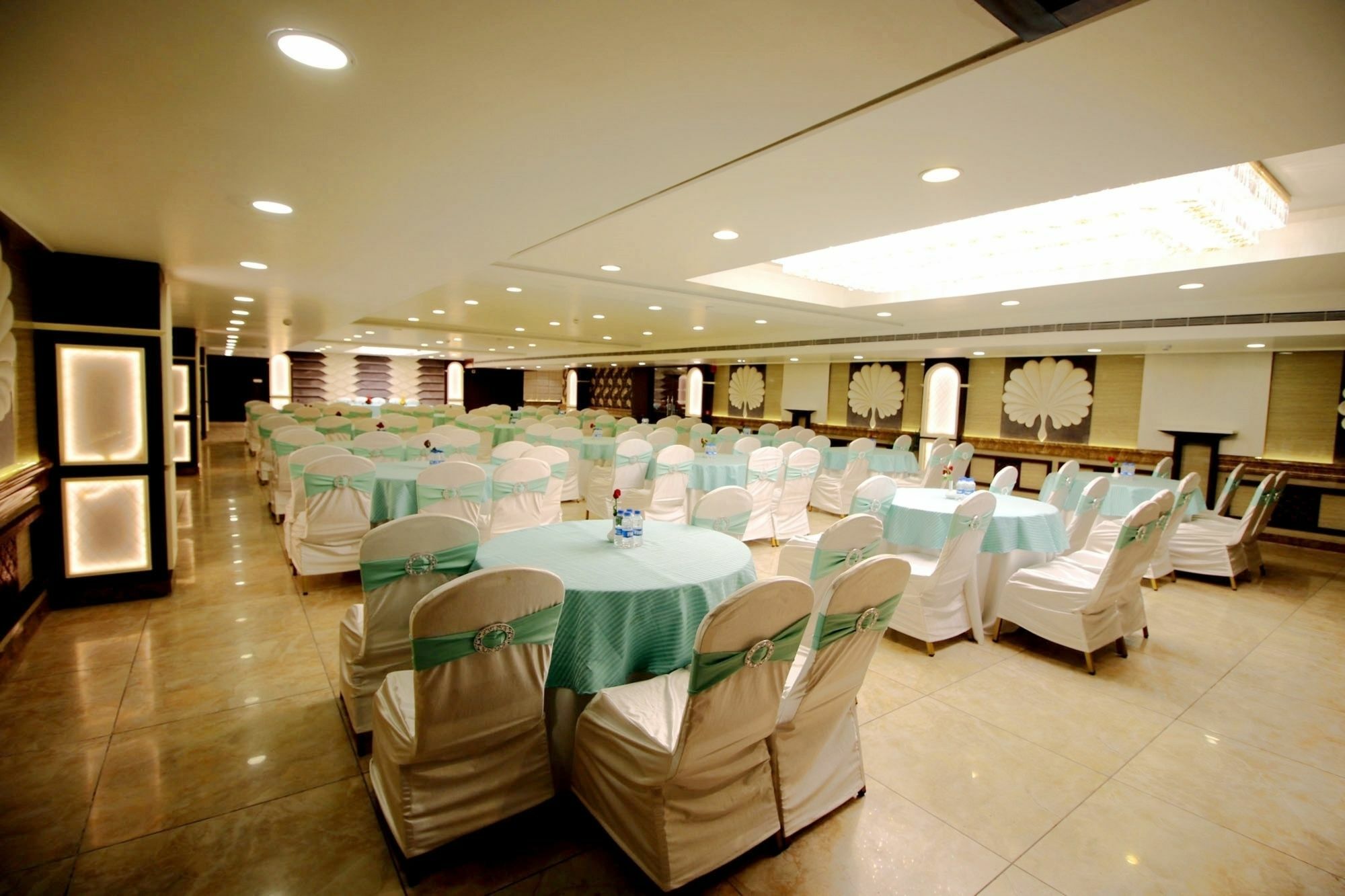 Pinnacle By Click Hotels, Lucknow Eksteriør bilde
